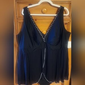 Chic Womens Plus Size               Black One-Piece Swimsuit